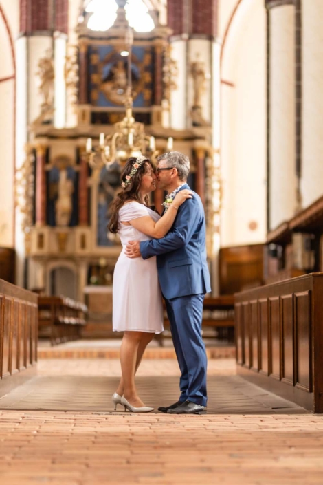 Hochzeit Tangermünde | Brautpaar in der Stephanskirche